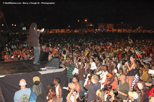 Damian Marley - Red Stripe Reggae Sumfest 2006 - The Summit - Jamaica's Greatest, The World's Best - Saturday, July 22, 2006 - Montego Bay, Jamaica - Negril Travel Guide, Negril Jamaica WI - http://www.negriltravelguide.com - info@negriltravelguide.com...!