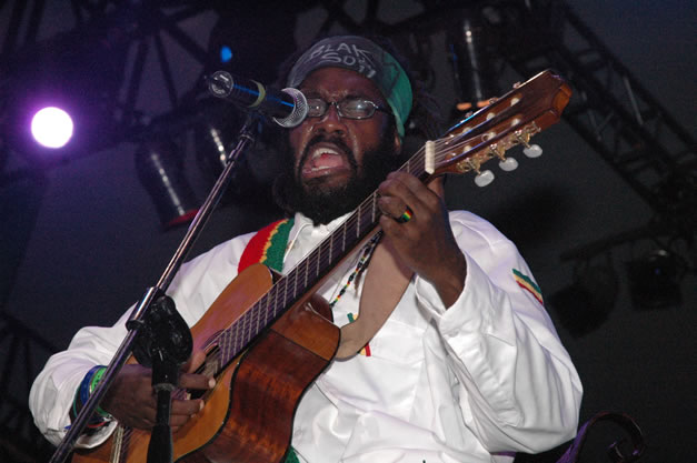 Tarrus Riley - Red Stripe Reggae Sumfest 2006 - The Summit - Jamaica's Greatest, The World's Best - Saturday, July 22, 2006 - Montego Bay, Jamaica - Negril Travel Guide, Negril Jamaica WI - http://www.negriltravelguide.com - info@negriltravelguide.com...!