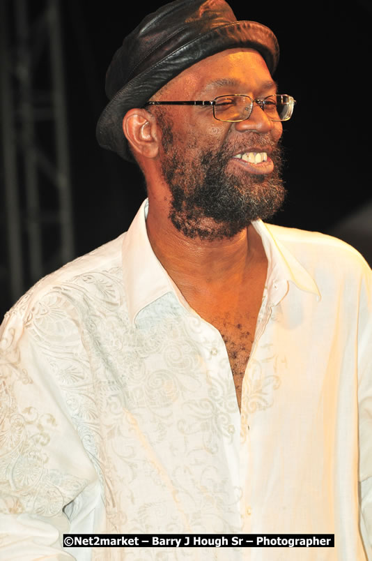 Beres Hammond @ Unite The People An International Reggae Fest, Featuring: Beres Hammond, Coco T, Queen Ifrica, Khalil, Cameal Davis, Iley Dread, Rochelle, Geoffrey Star, Ras Penco, Kool DeLoy, Otis Gayle, J.McKay, Tiney Winey, Venue at Norman Manley Boulevard, Negril, Westmoreland, Jamaica - Saturday, April 4, 2009 - Photographs by Net2Market.com - Barry J. Hough Sr, Photographer/Photojournalist - Negril Travel Guide, Negril Jamaica WI - http://www.negriltravelguide.com - info@negriltravelguide.com...!