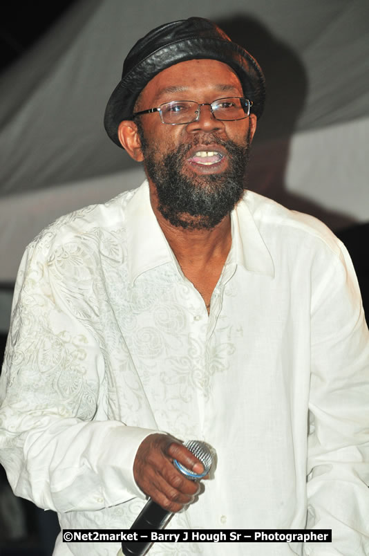 Beres Hammond @ Unite The People An International Reggae Fest, Featuring: Beres Hammond, Coco T, Queen Ifrica, Khalil, Cameal Davis, Iley Dread, Rochelle, Geoffrey Star, Ras Penco, Kool DeLoy, Otis Gayle, J.McKay, Tiney Winey, Venue at Norman Manley Boulevard, Negril, Westmoreland, Jamaica - Saturday, April 4, 2009 - Photographs by Net2Market.com - Barry J. Hough Sr, Photographer/Photojournalist - Negril Travel Guide, Negril Jamaica WI - http://www.negriltravelguide.com - info@negriltravelguide.com...!