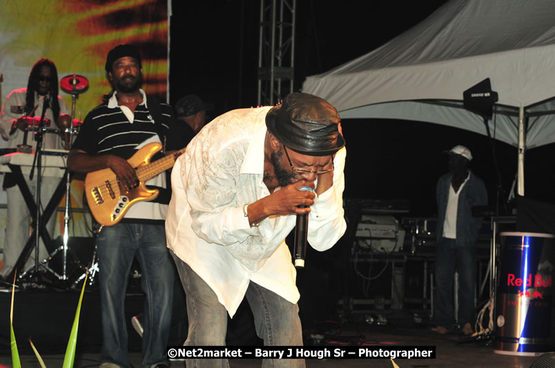 Beres Hammond @ Unite The People An International Reggae Fest, Featuring: Beres Hammond, Coco T, Queen Ifrica, Khalil, Cameal Davis, Iley Dread, Rochelle, Geoffrey Star, Ras Penco, Kool DeLoy, Otis Gayle, J.McKay, Tiney Winey, Venue at Norman Manley Boulevard, Negril, Westmoreland, Jamaica - Saturday, April 4, 2009 - Photographs by Net2Market.com - Barry J. Hough Sr, Photographer/Photojournalist - Negril Travel Guide, Negril Jamaica WI - http://www.negriltravelguide.com - info@negriltravelguide.com...!