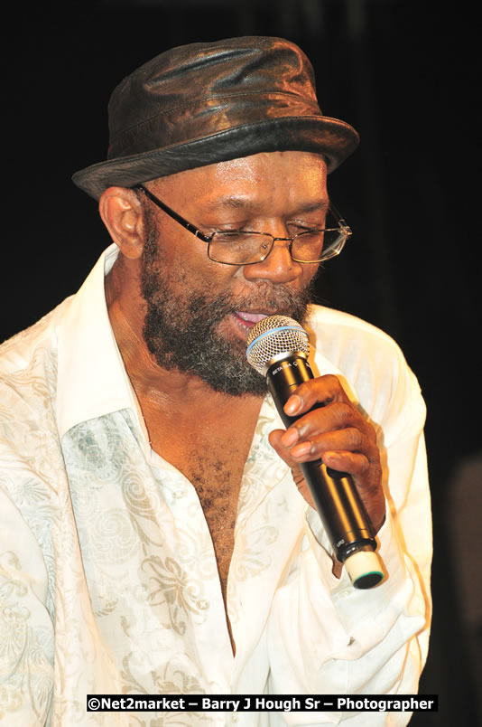 Beres Hammond @ Unite The People An International Reggae Fest, Featuring: Beres Hammond, Coco T, Queen Ifrica, Khalil, Cameal Davis, Iley Dread, Rochelle, Geoffrey Star, Ras Penco, Kool DeLoy, Otis Gayle, J.McKay, Tiney Winey, Venue at Norman Manley Boulevard, Negril, Westmoreland, Jamaica - Saturday, April 4, 2009 - Photographs by Net2Market.com - Barry J. Hough Sr, Photographer/Photojournalist - Negril Travel Guide, Negril Jamaica WI - http://www.negriltravelguide.com - info@negriltravelguide.com...!