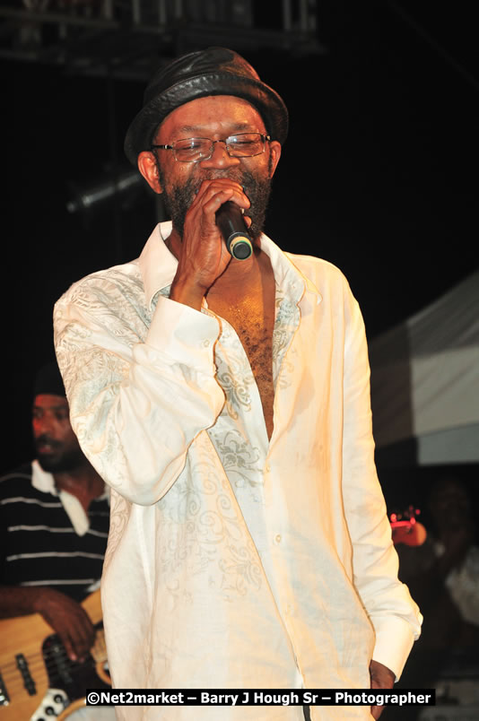 Beres Hammond @ Unite The People An International Reggae Fest, Featuring: Beres Hammond, Coco T, Queen Ifrica, Khalil, Cameal Davis, Iley Dread, Rochelle, Geoffrey Star, Ras Penco, Kool DeLoy, Otis Gayle, J.McKay, Tiney Winey, Venue at Norman Manley Boulevard, Negril, Westmoreland, Jamaica - Saturday, April 4, 2009 - Photographs by Net2Market.com - Barry J. Hough Sr, Photographer/Photojournalist - Negril Travel Guide, Negril Jamaica WI - http://www.negriltravelguide.com - info@negriltravelguide.com...!