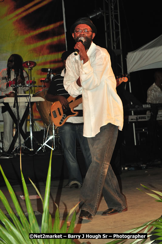 Beres Hammond @ Unite The People An International Reggae Fest, Featuring: Beres Hammond, Coco T, Queen Ifrica, Khalil, Cameal Davis, Iley Dread, Rochelle, Geoffrey Star, Ras Penco, Kool DeLoy, Otis Gayle, J.McKay, Tiney Winey, Venue at Norman Manley Boulevard, Negril, Westmoreland, Jamaica - Saturday, April 4, 2009 - Photographs by Net2Market.com - Barry J. Hough Sr, Photographer/Photojournalist - Negril Travel Guide, Negril Jamaica WI - http://www.negriltravelguide.com - info@negriltravelguide.com...!