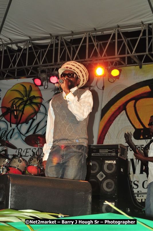 Coco T @ Unite The People An International Reggae Fest, Featuring: Beres Hammond, Coco T, Queen Ifrica, Khalil, Cameal Davis, Iley Dread, Rochelle, Geoffrey Star, Ras Penco, Kool DeLoy, Otis Gayle, J.McKay, Tiney Winey, Venue at Norman Manley Boulevard, Negril, Westmoreland, Jamaica - Saturday, April 4, 2009 - Photographs by Net2Market.com - Barry J. Hough Sr, Photographer/Photojournalist - Negril Travel Guide, Negril Jamaica WI - http://www.negriltravelguide.com - info@negriltravelguide.com...!