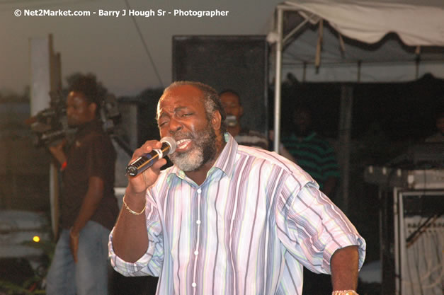 Freddie McGregor @ Western Consciousness 2007 - Presented by King of Kings Productons - Saturday, April 28, 2007 - Llandilo Cultural Centre, Savanna-La-Mar, Westmoreland, Jamaica W.I. - Negril Travel Guide, Negril Jamaica WI - http://www.negriltravelguide.com - info@negriltravelguide.com...!