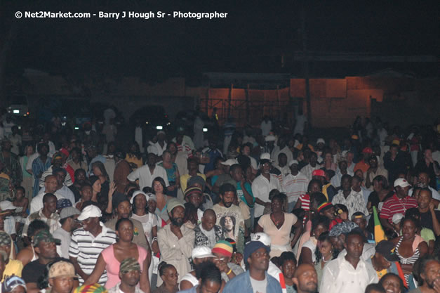 Ljahman Levi @ Western Consciousness 2007 - Presented by King of Kings Productons - Saturday, April 28, 2007 - Llandilo Cultural Centre, Savanna-La-Mar, Westmoreland, Jamaica W.I. - Negril Travel Guide, Negril Jamaica WI - http://www.negriltravelguide.com - info@negriltravelguide.com...!